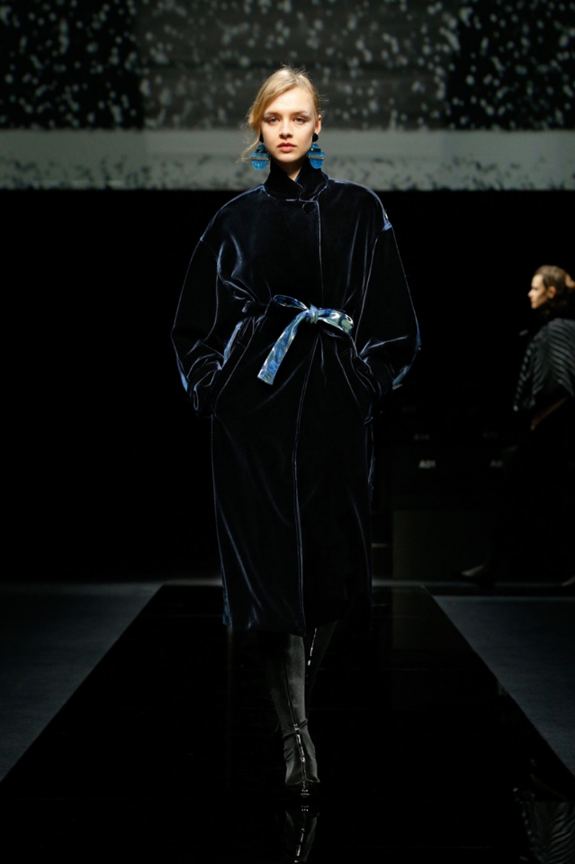 Изображение Бархатное пальто Giorgio Armani